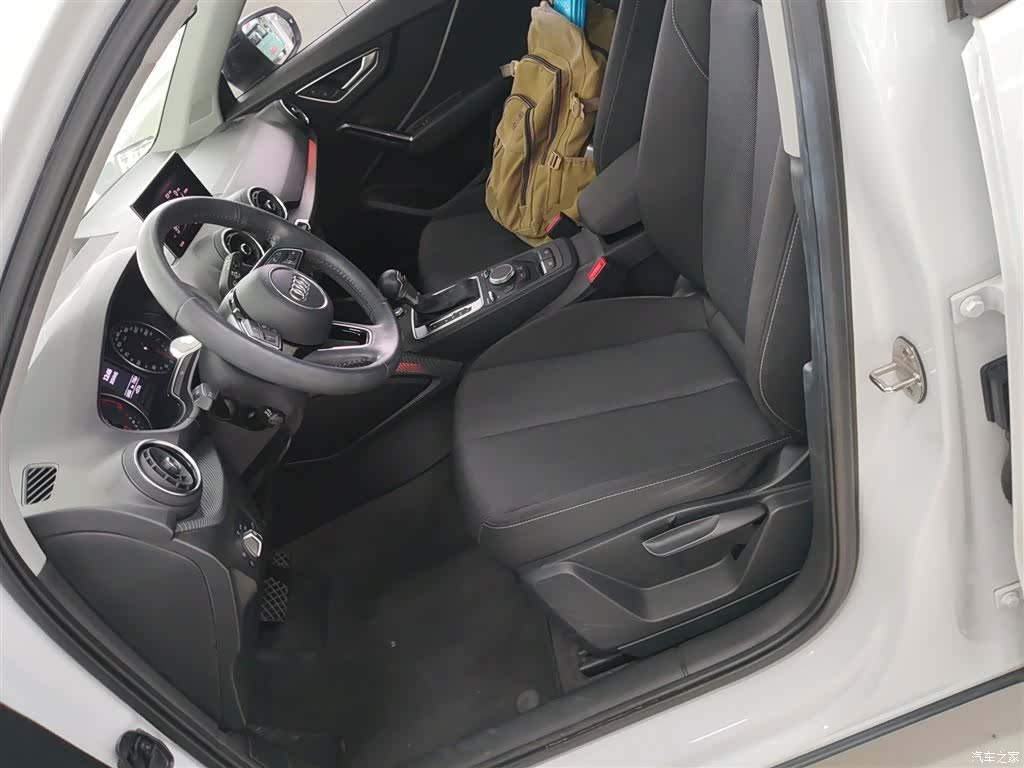 Audi Q2L, 2019 12