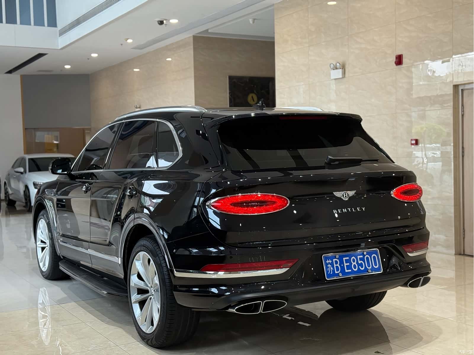 Bentley Bentayga, 2022 19