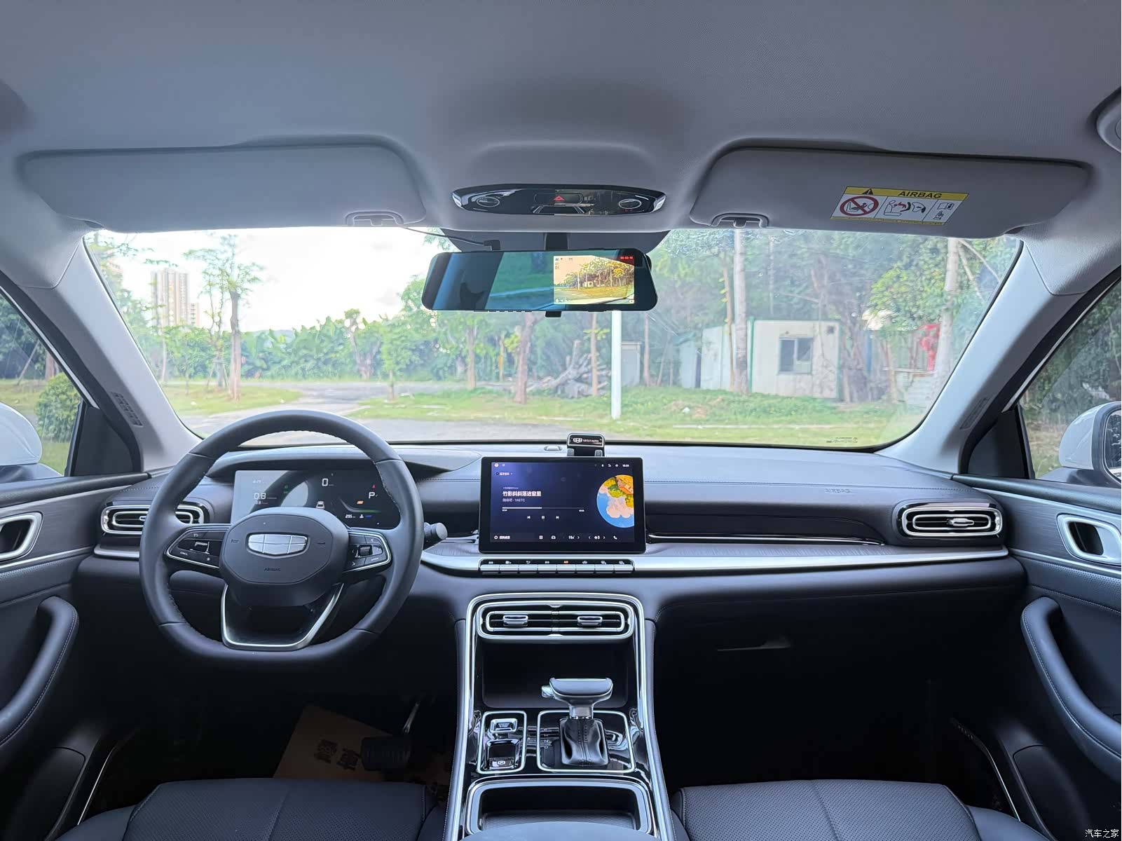 Geely Emgrand, 2026 все фото