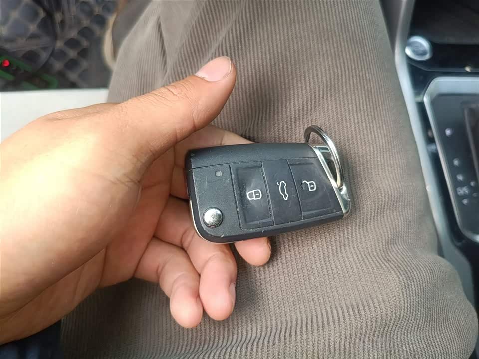 Volkswagen T-ROC exploring Songs