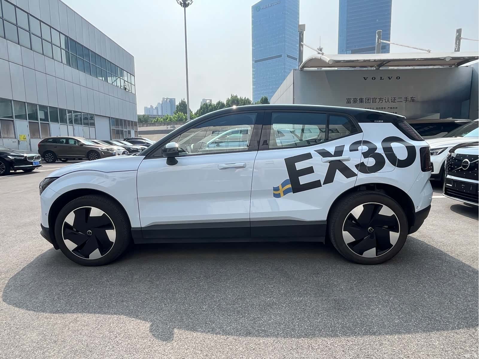 Volvo EX30, 2025 все фото