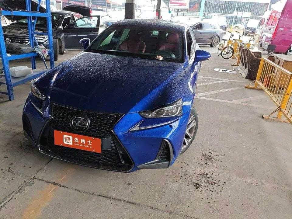 Lexus IS