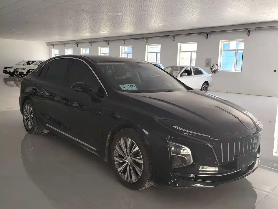 Hongqi E-QM5