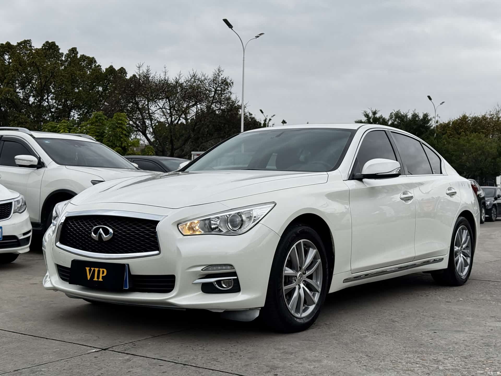 Infiniti Q50L