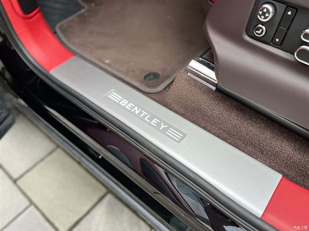 Bentley Bentayga, 2020 23