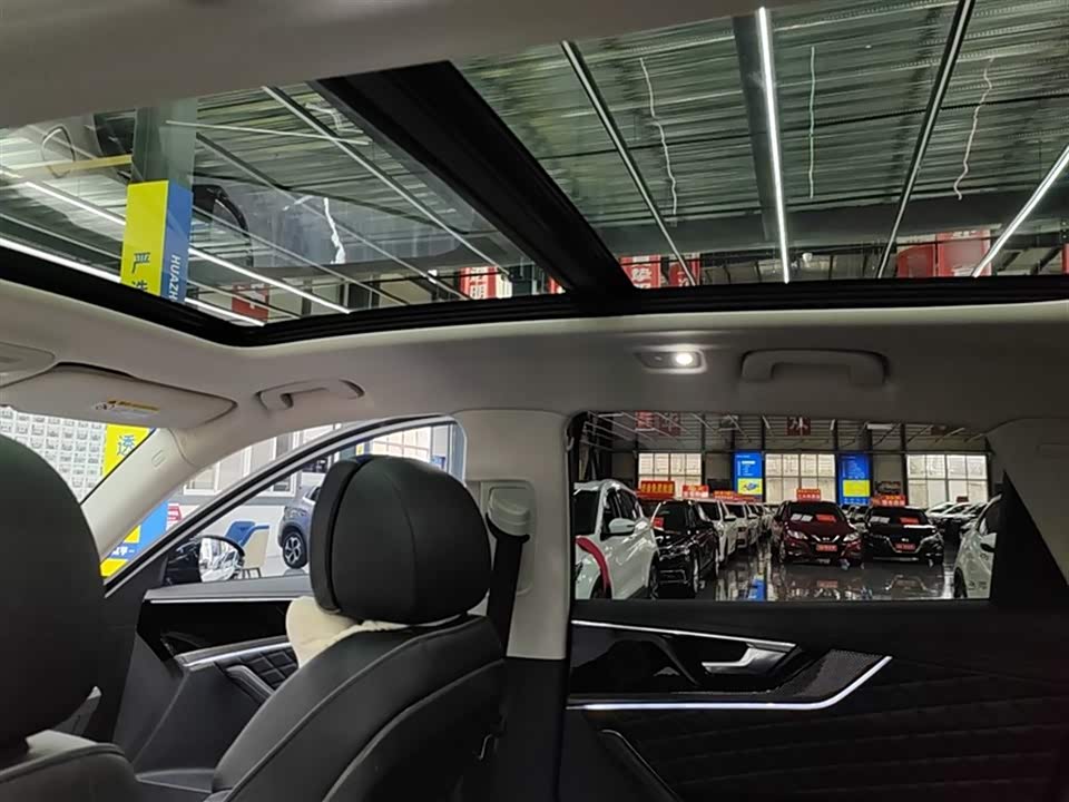 Hongqi HS5