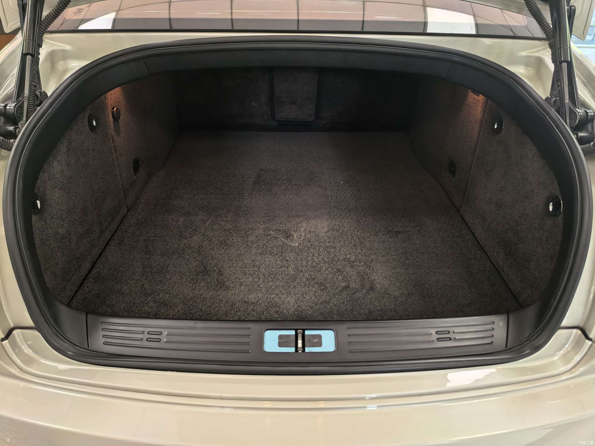 Bentley Flying Spur, 2013 16