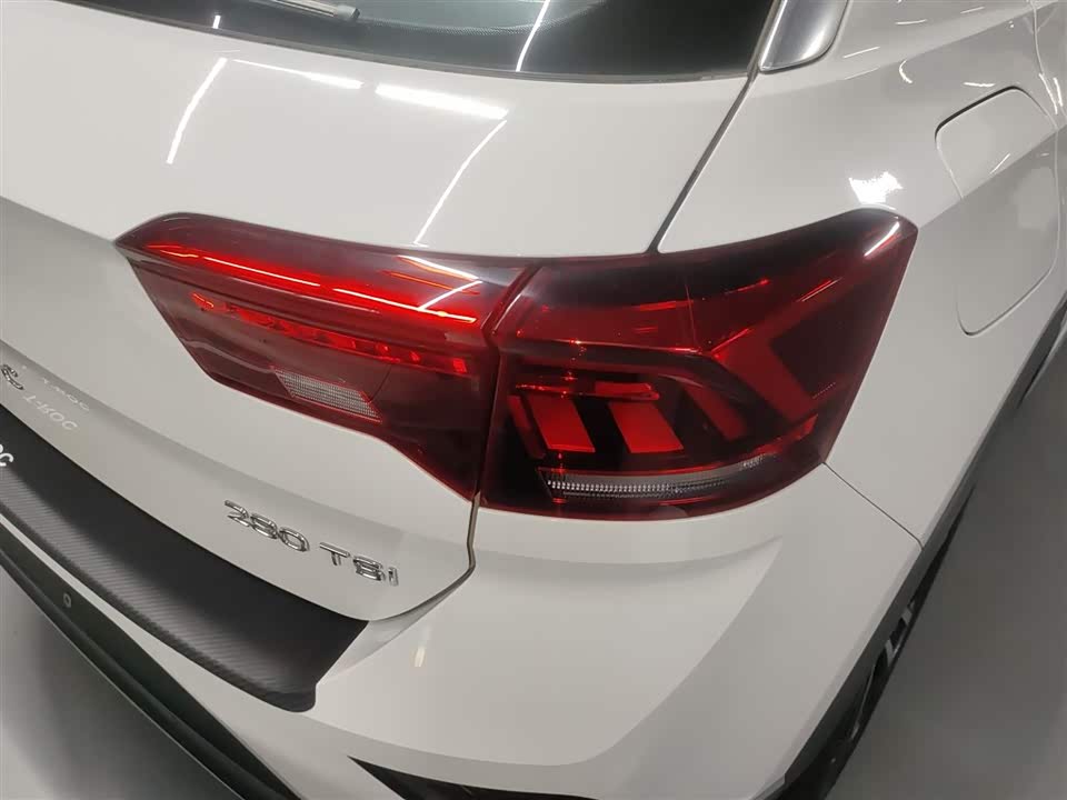 Volkswagen T-ROC exploring Songs