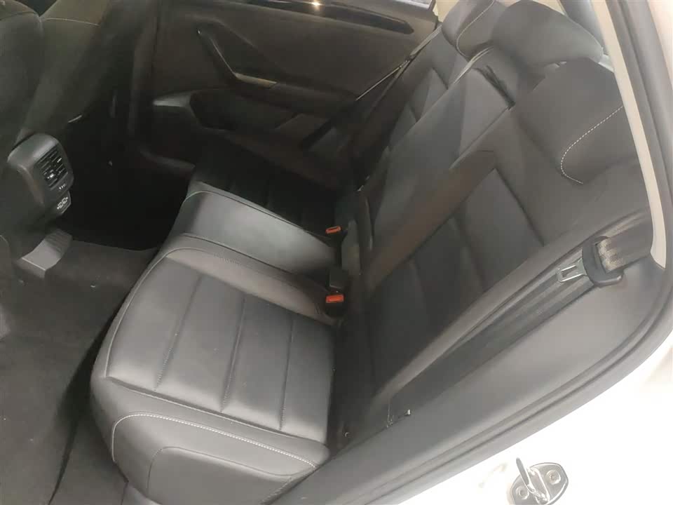 Volkswagen T-ROC exploring Songs