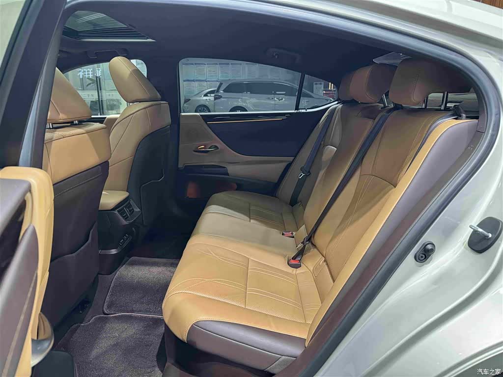Lexus ES, 2021 7
