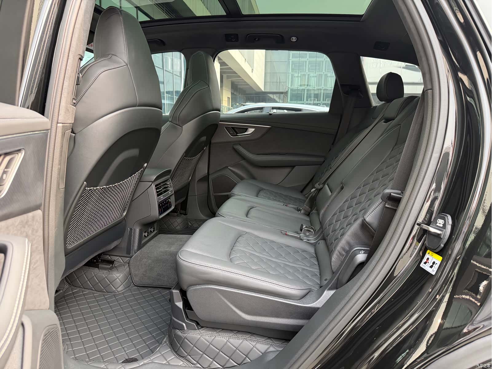 Audi Q7, 2025 16