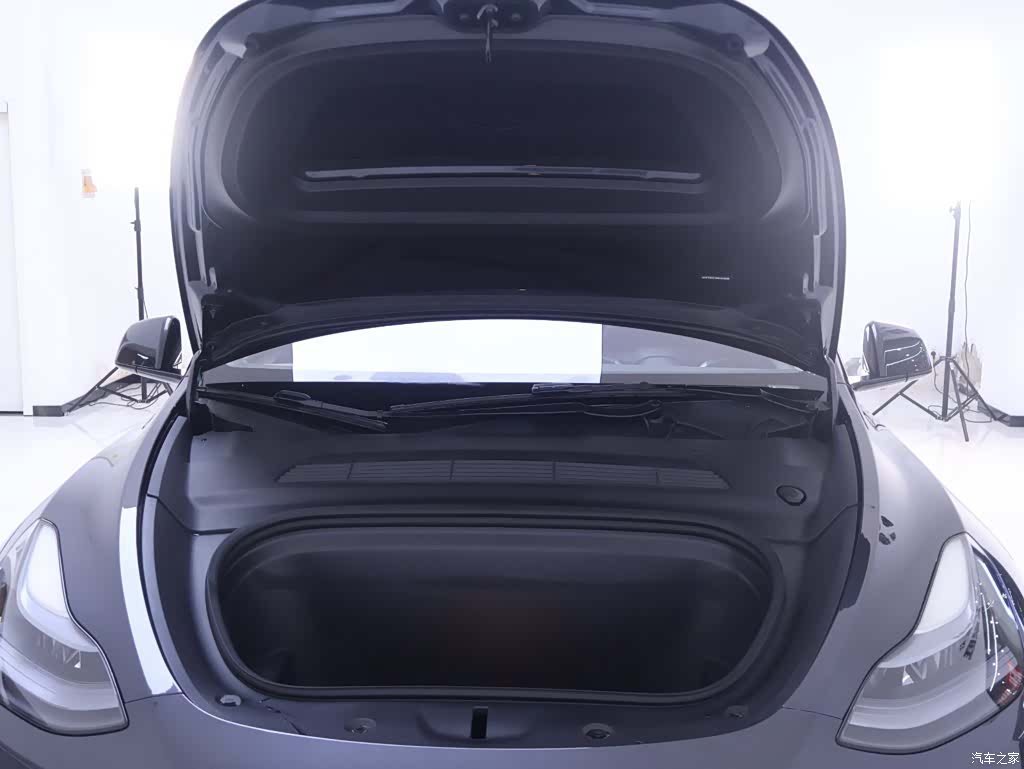Tesla Model Y, 2024 23