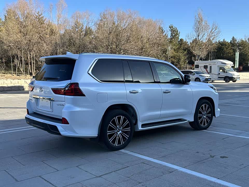 Lexus LX