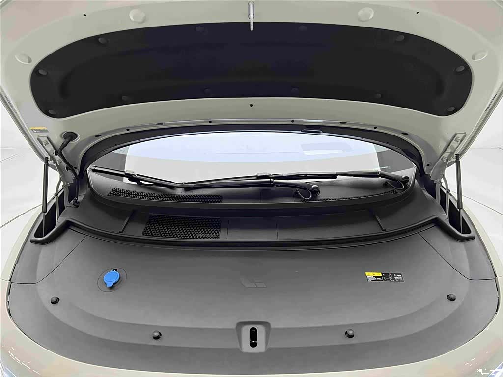 Li Auto i8, 2025 10