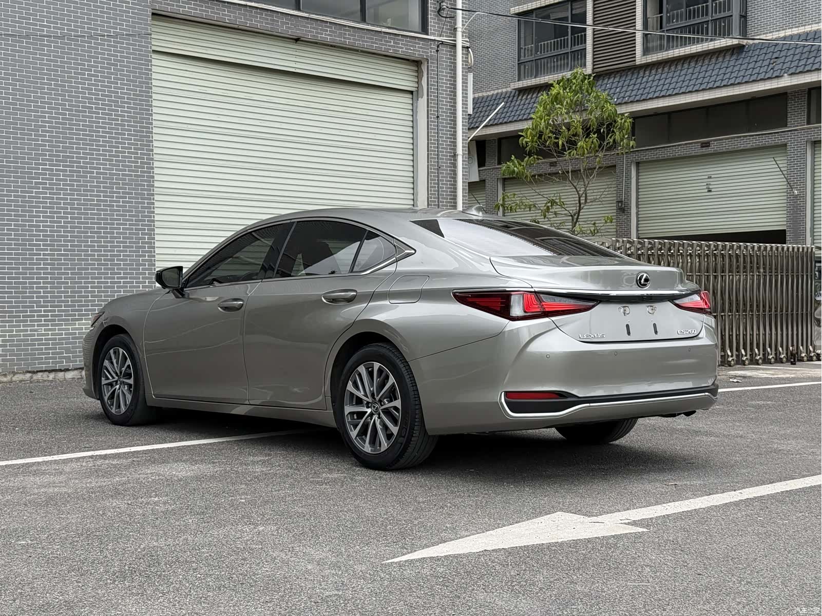 Lexus ES, 2022 17