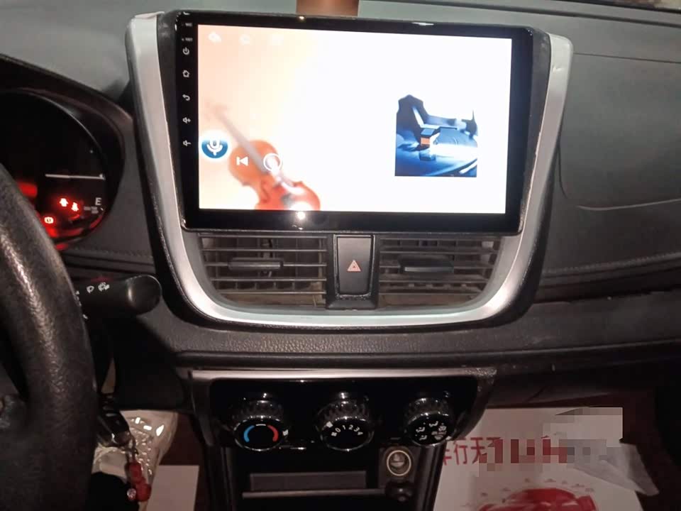 Toyota YARiS L to enjoy