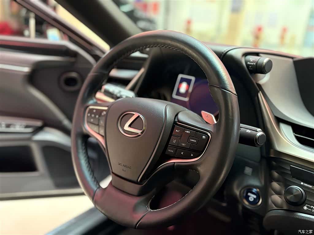 Lexus ES, 2019 8
