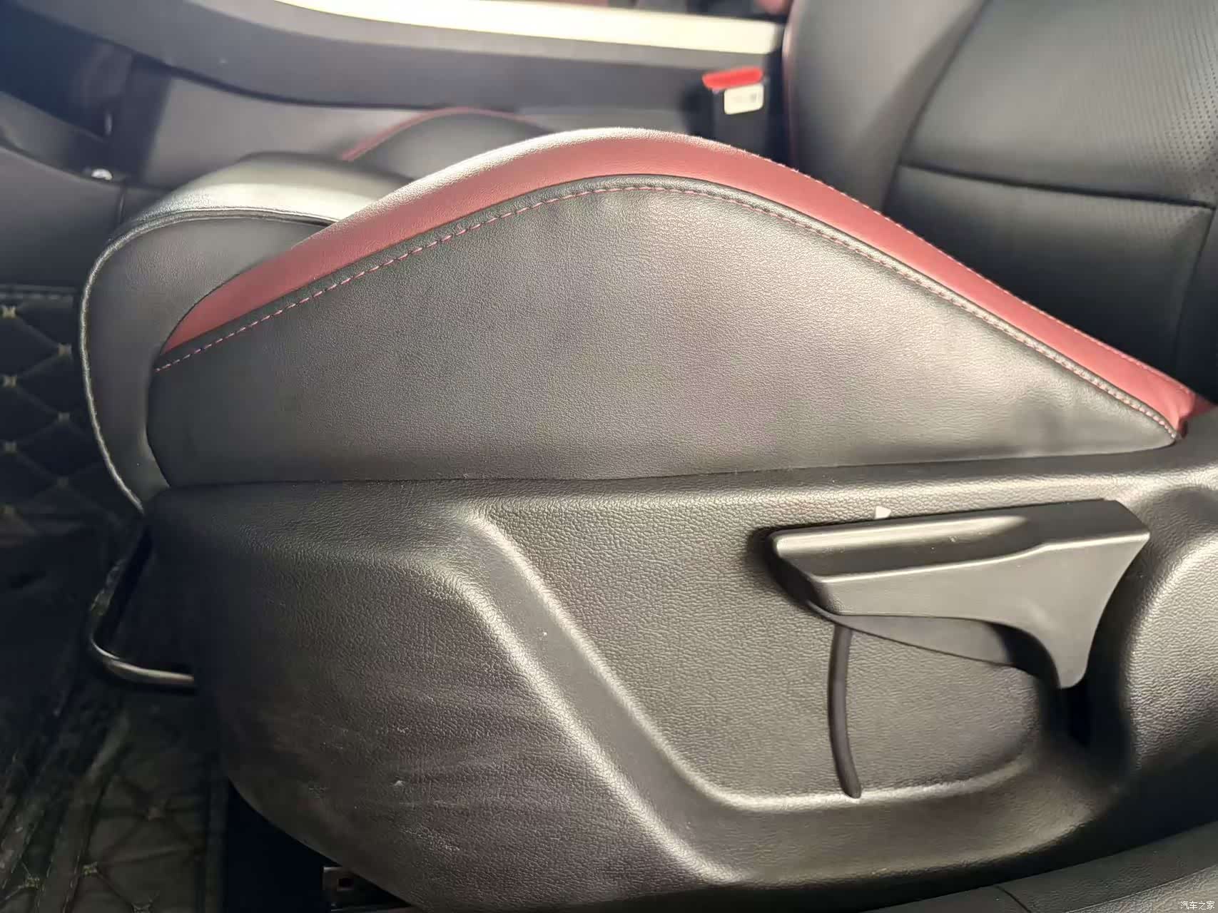 Geely Coolray, 2022 19