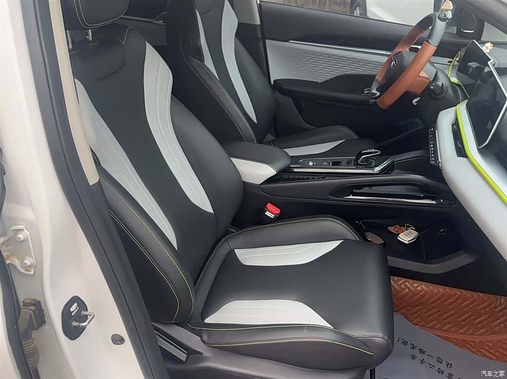 Geely Coolray, 2022 11