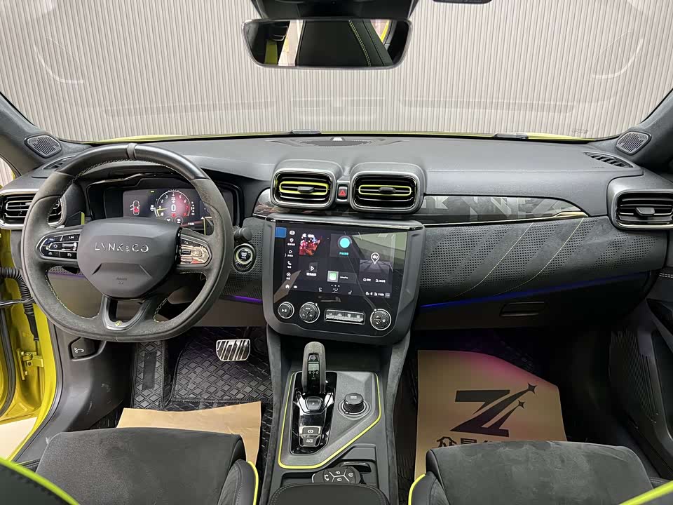 Lynk & Co 03