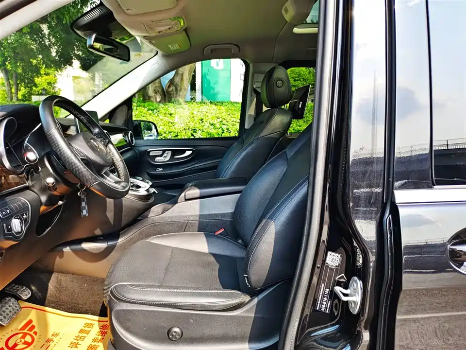 Mercedes-Benz V-class