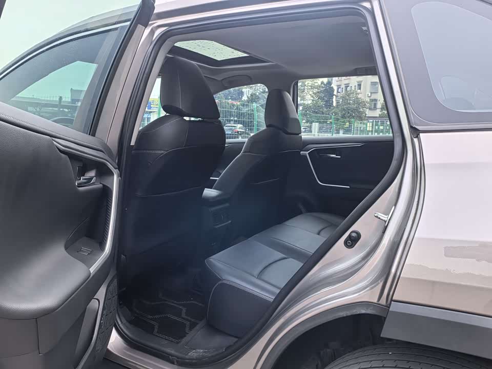 Toyota RAV4 Rongfang