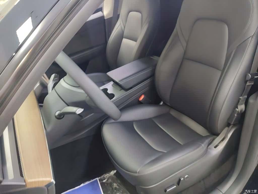Tesla Model Y, 2023 15