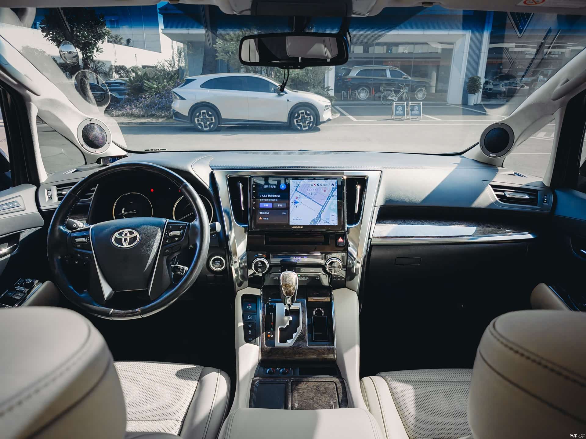 Toyota Alphard, 2018 9