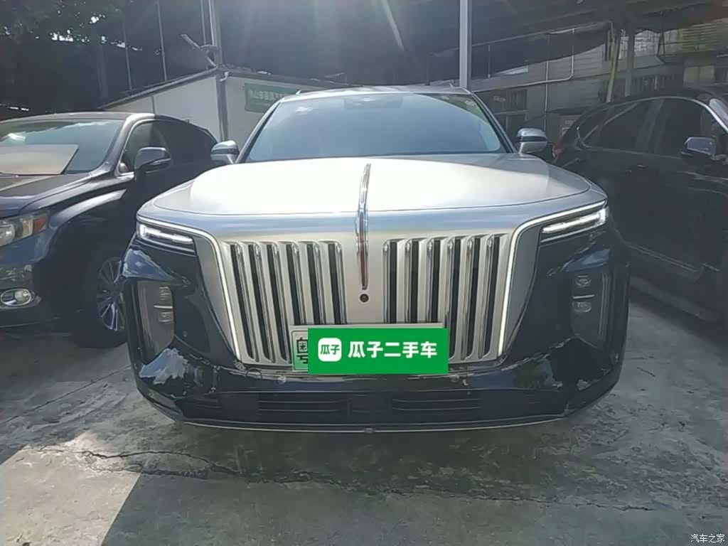Hongqi E-HS9, 2022 3