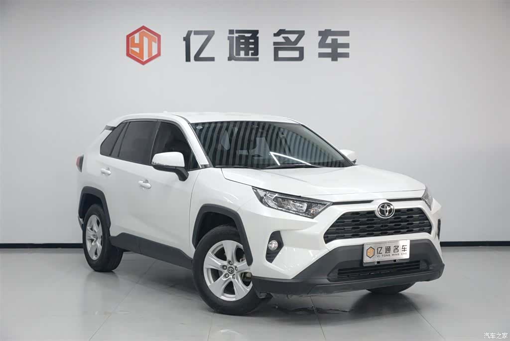 Toyota RAV4, 2022 3