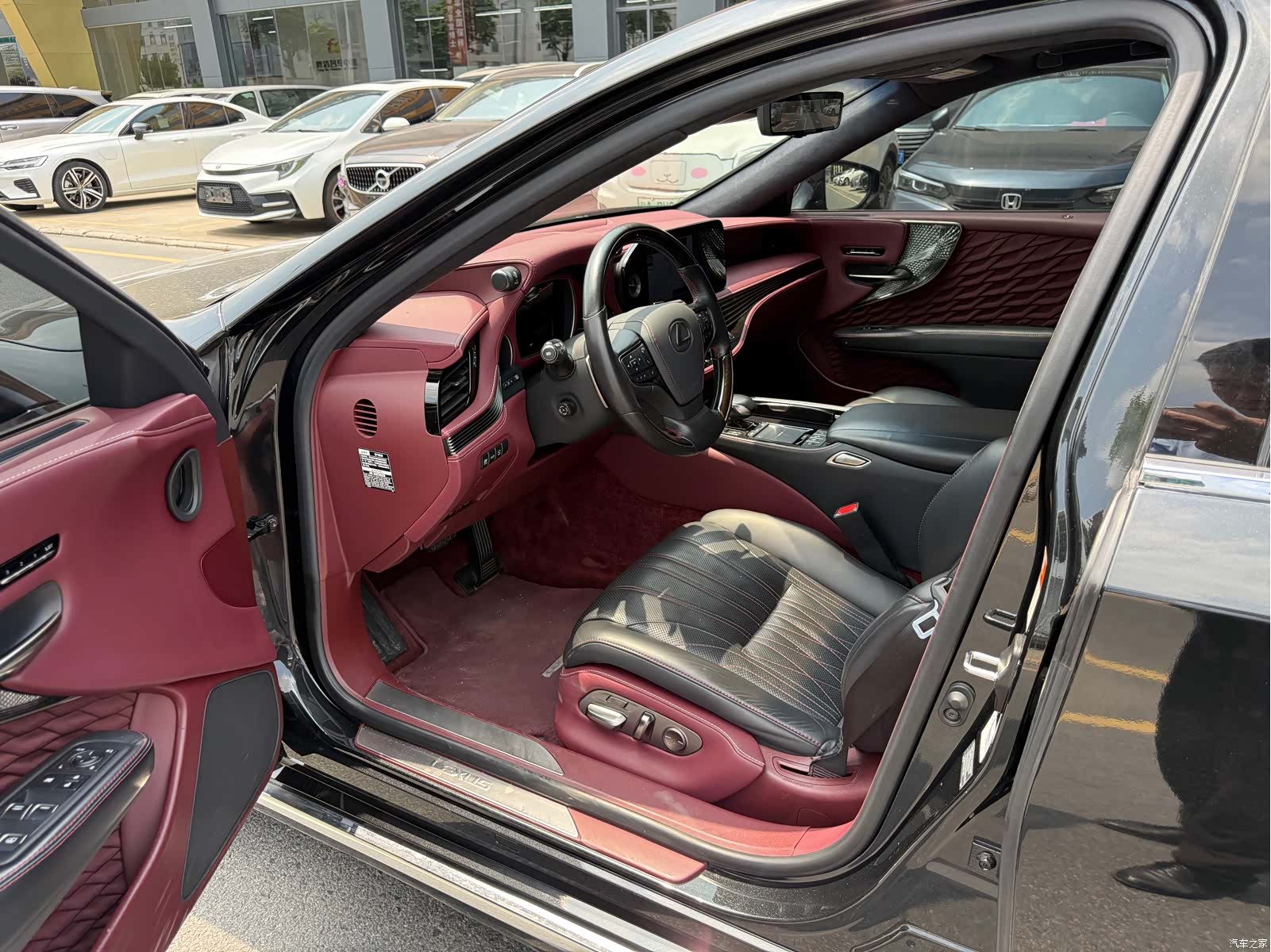Lexus LS, 2021 4