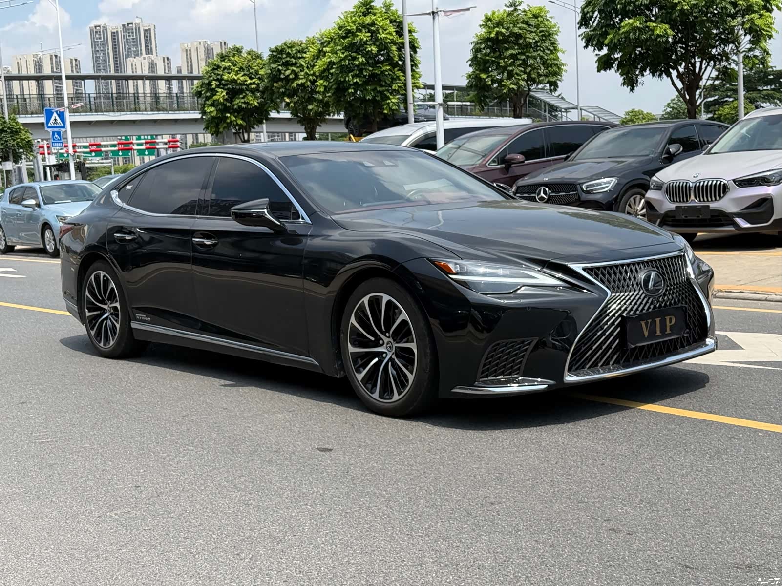 Lexus LS, 2021 3