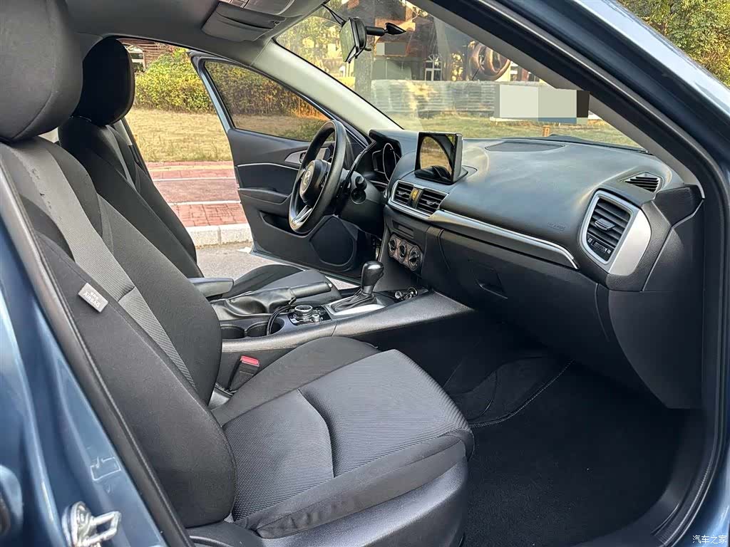 Mazda Mazda3, 2019 10