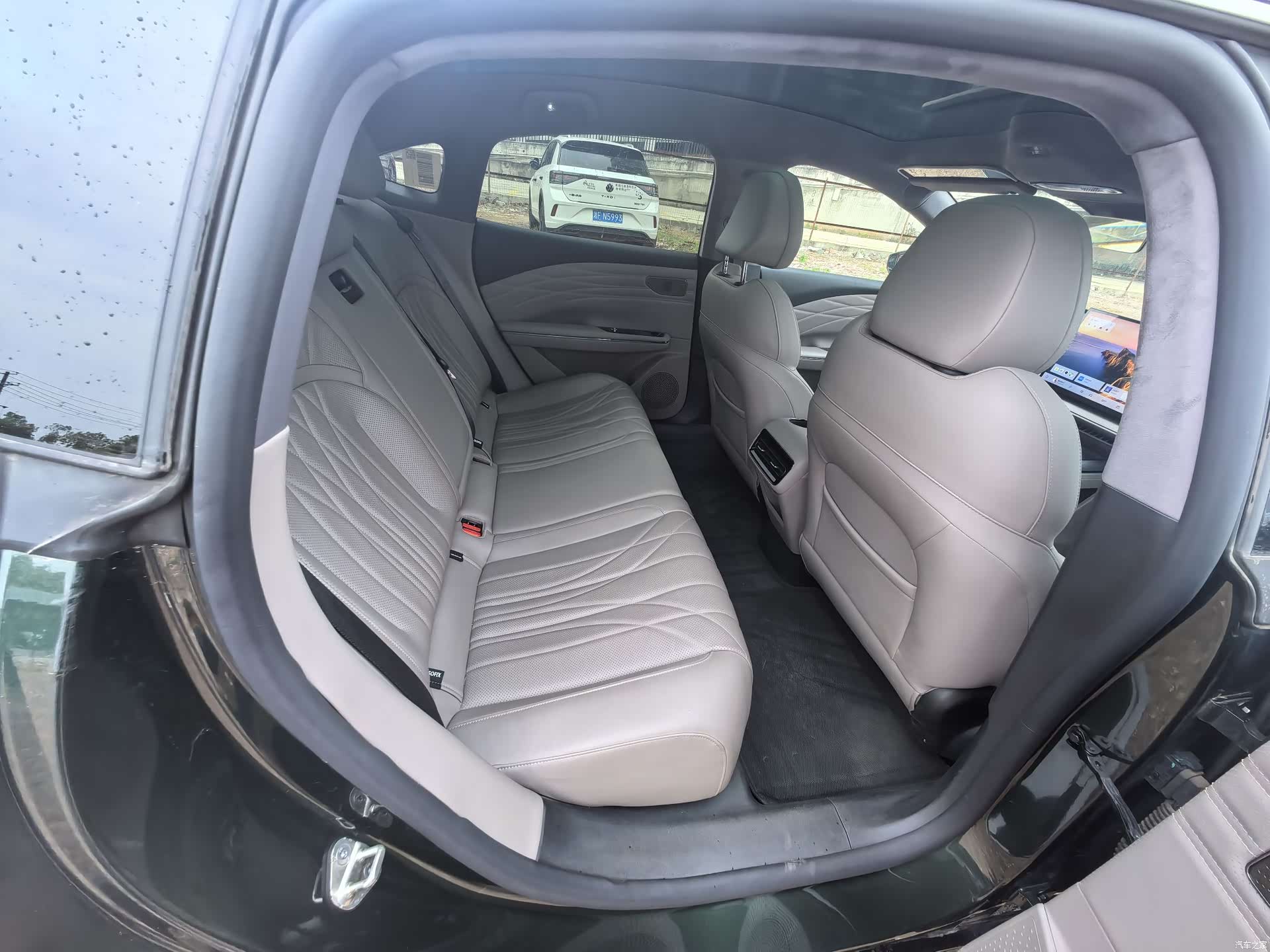 Geely 8, 2025 13
