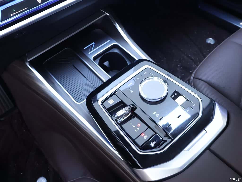 BMW 7 Series, 2025 12
