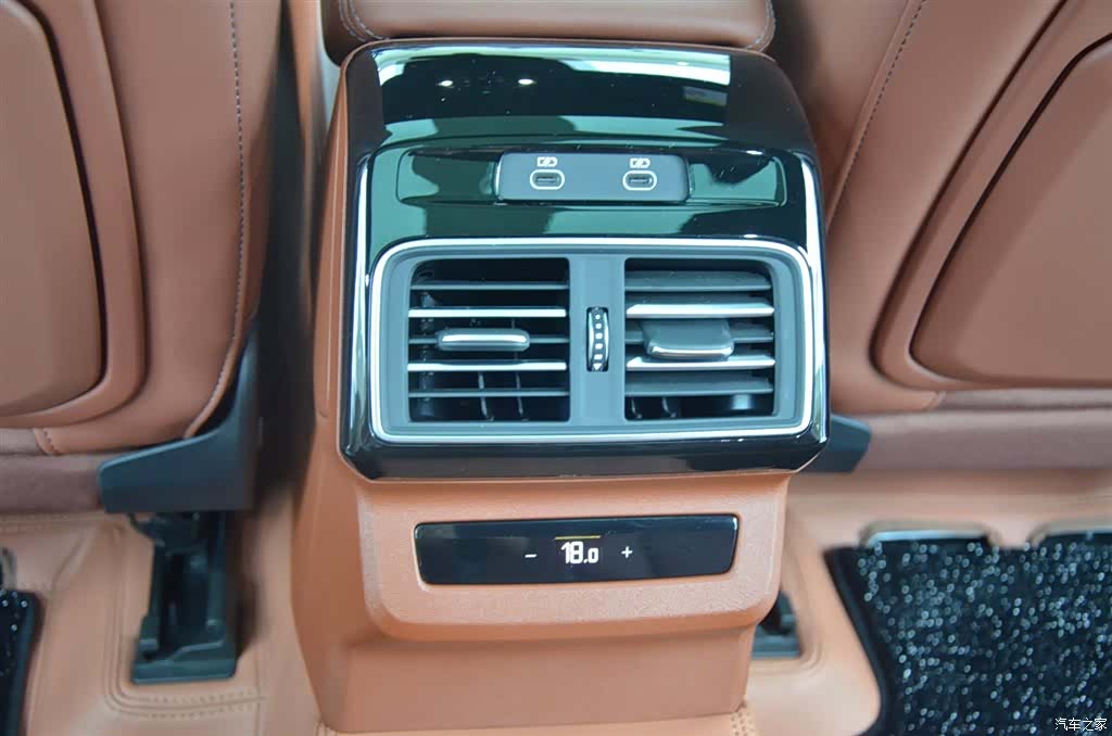 Audi Q5L, 2026 11