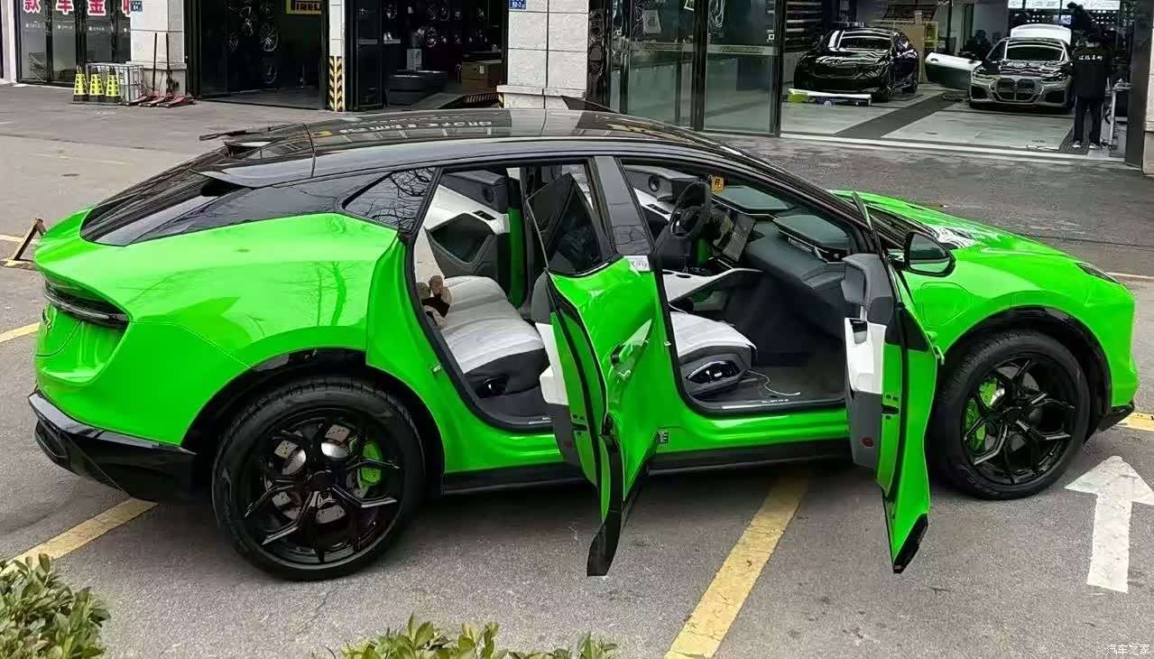 Lotus ELETRE, 2025 4
