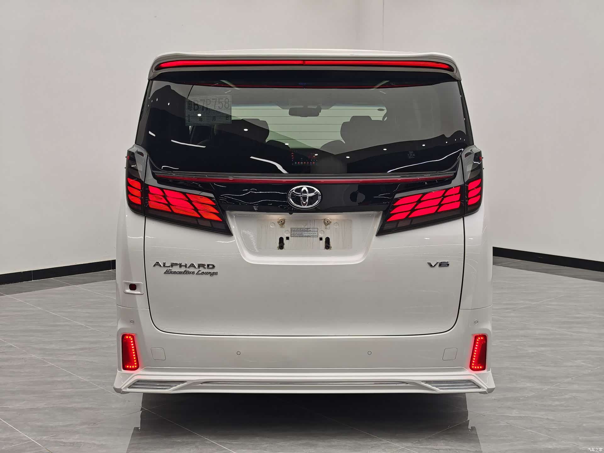 Toyota Alphard, 2018 4