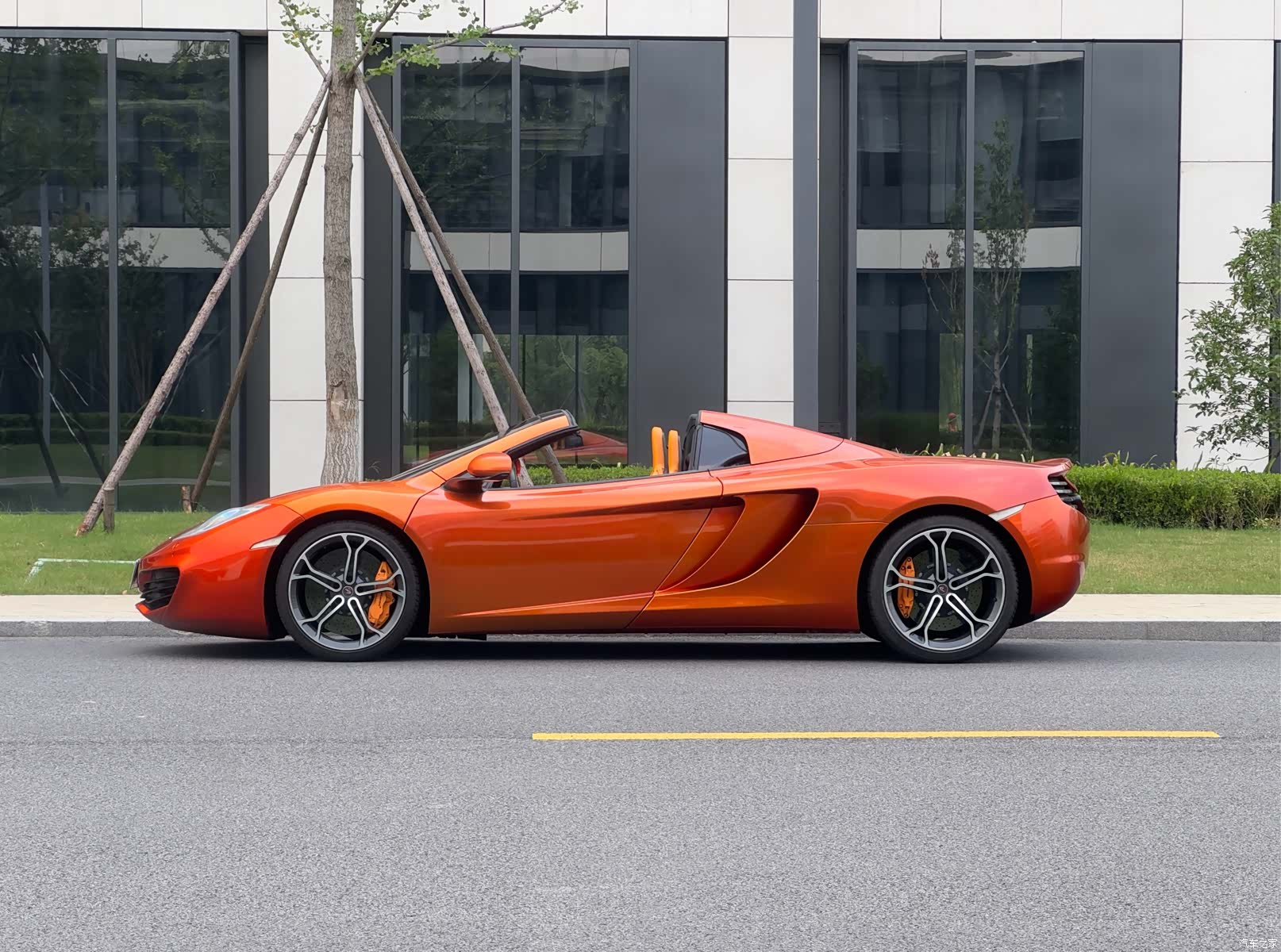 McLaren 12C, 2014 9