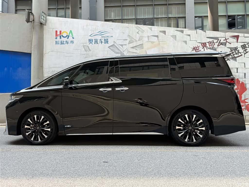 Toyota Vellfire, 2023 3