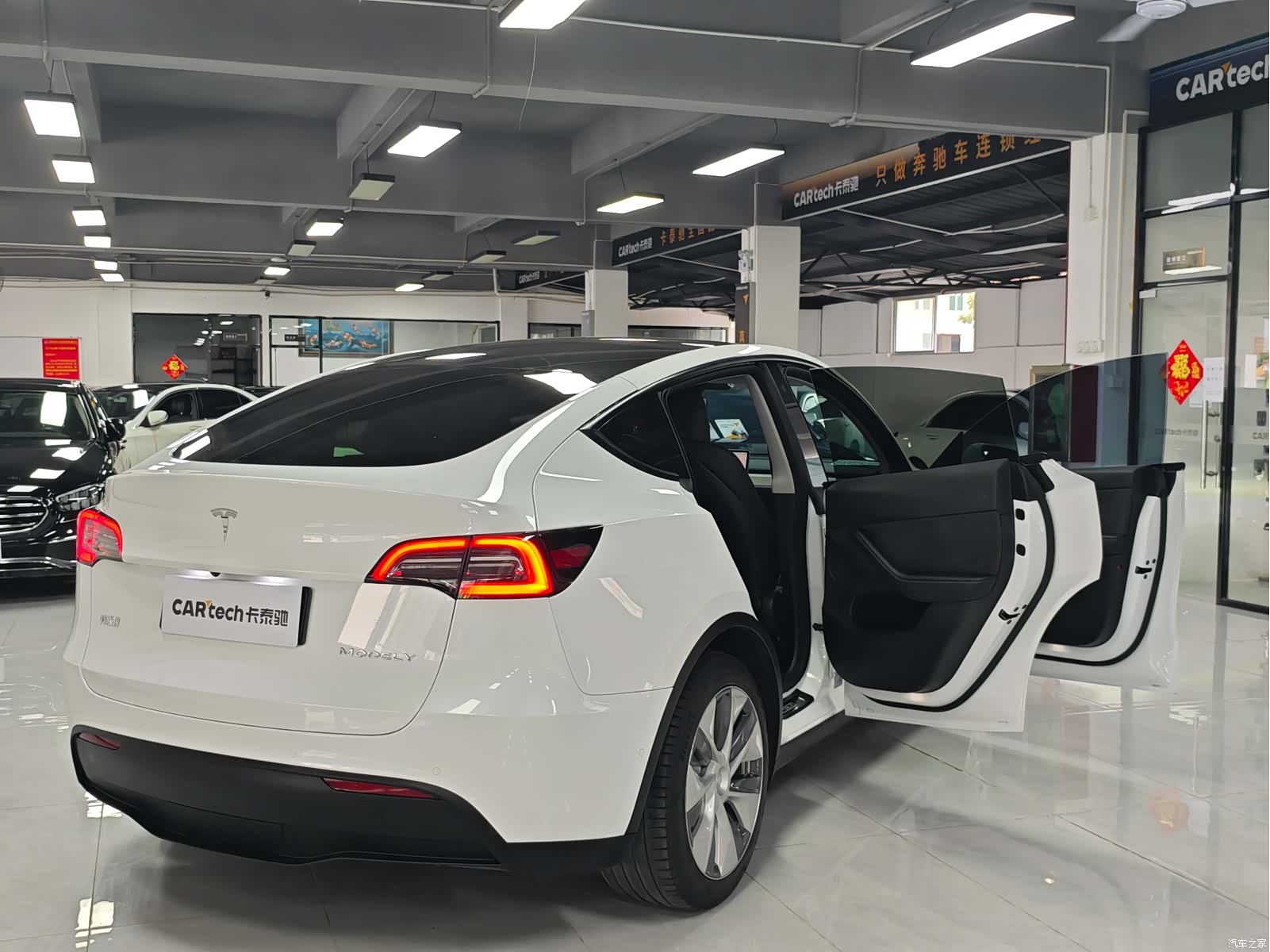 Tesla Model Y, 2022 все фото