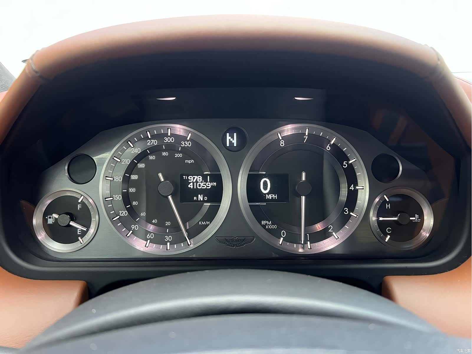 Aston Martin Vantage, 2012 10