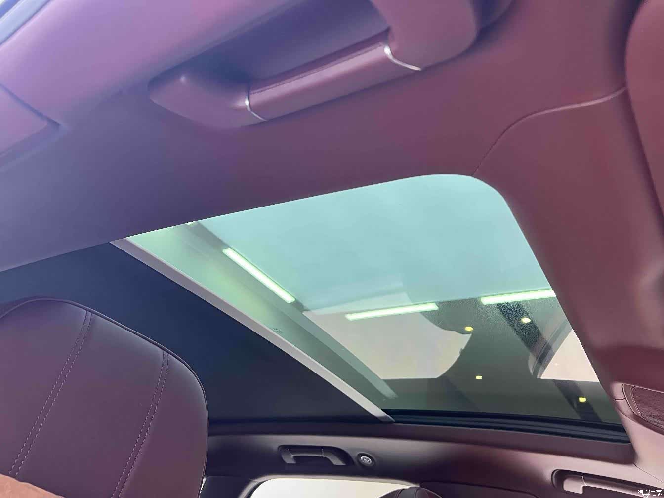 Bentley Bentayga, 2021 12