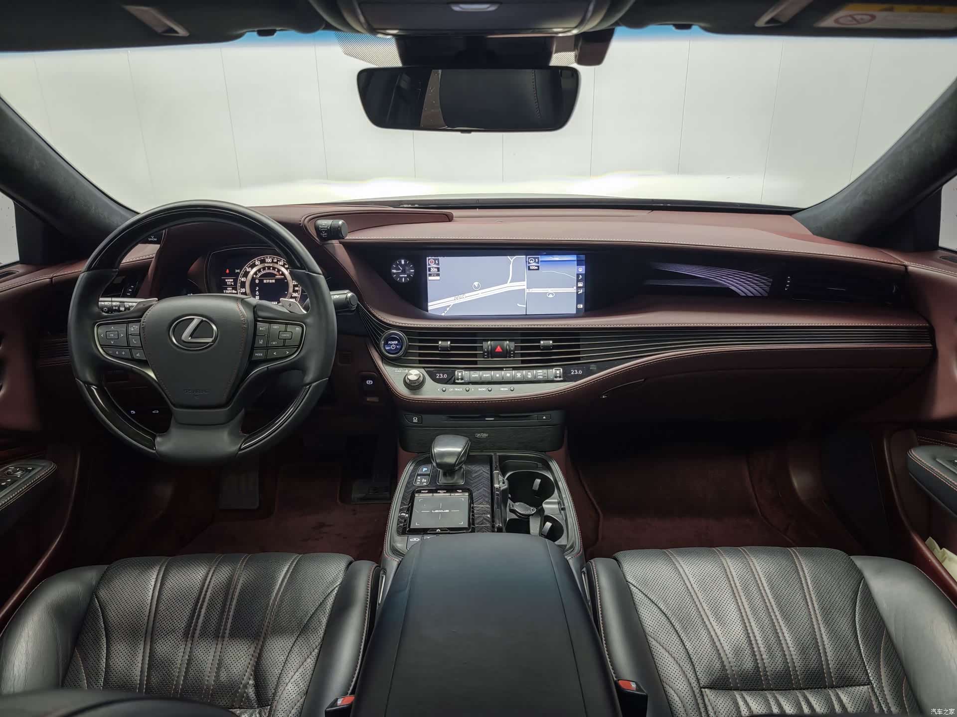 Lexus LS, 2018 9