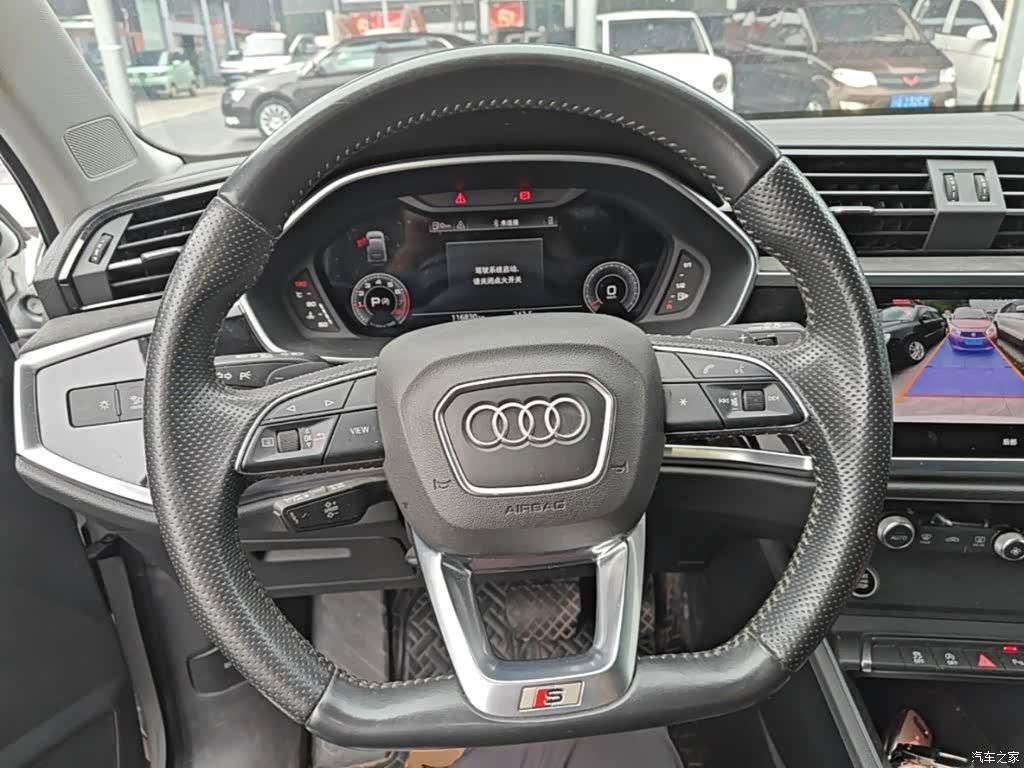 Audi Q3, 2022 11