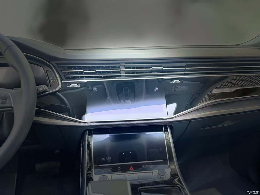 Audi Q8, 2025 14