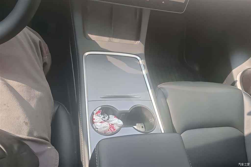 Tesla Model Y, 2024 16