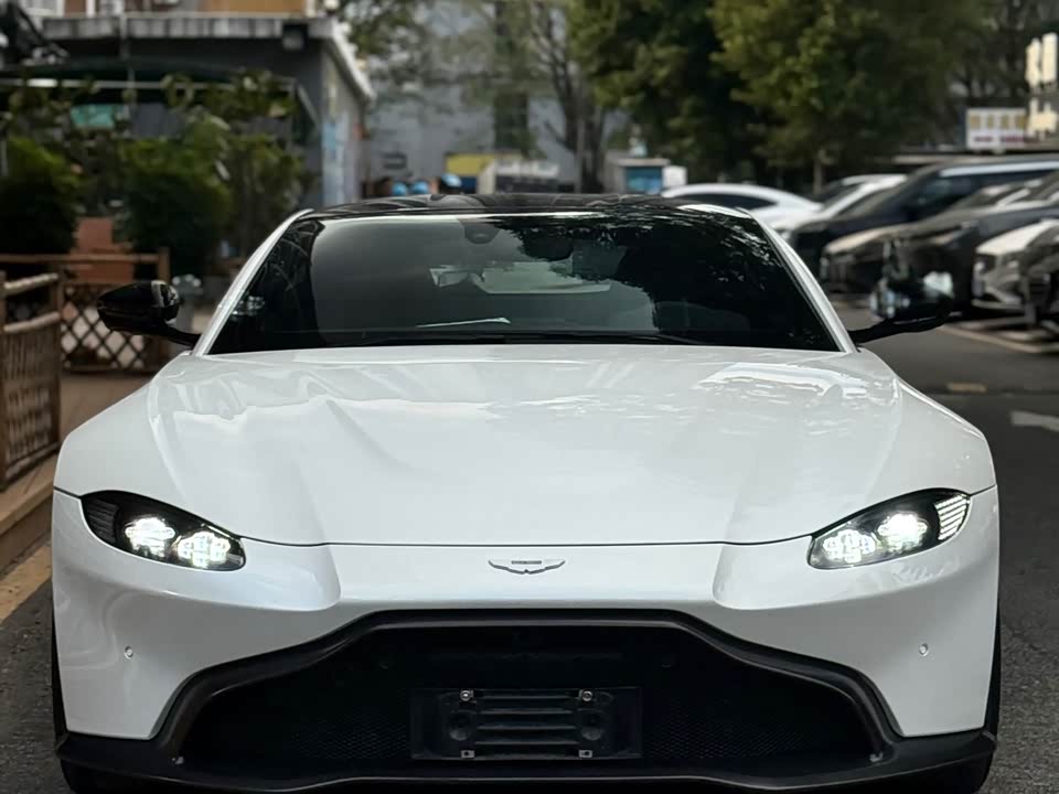 Aston Martin V8 Vantage