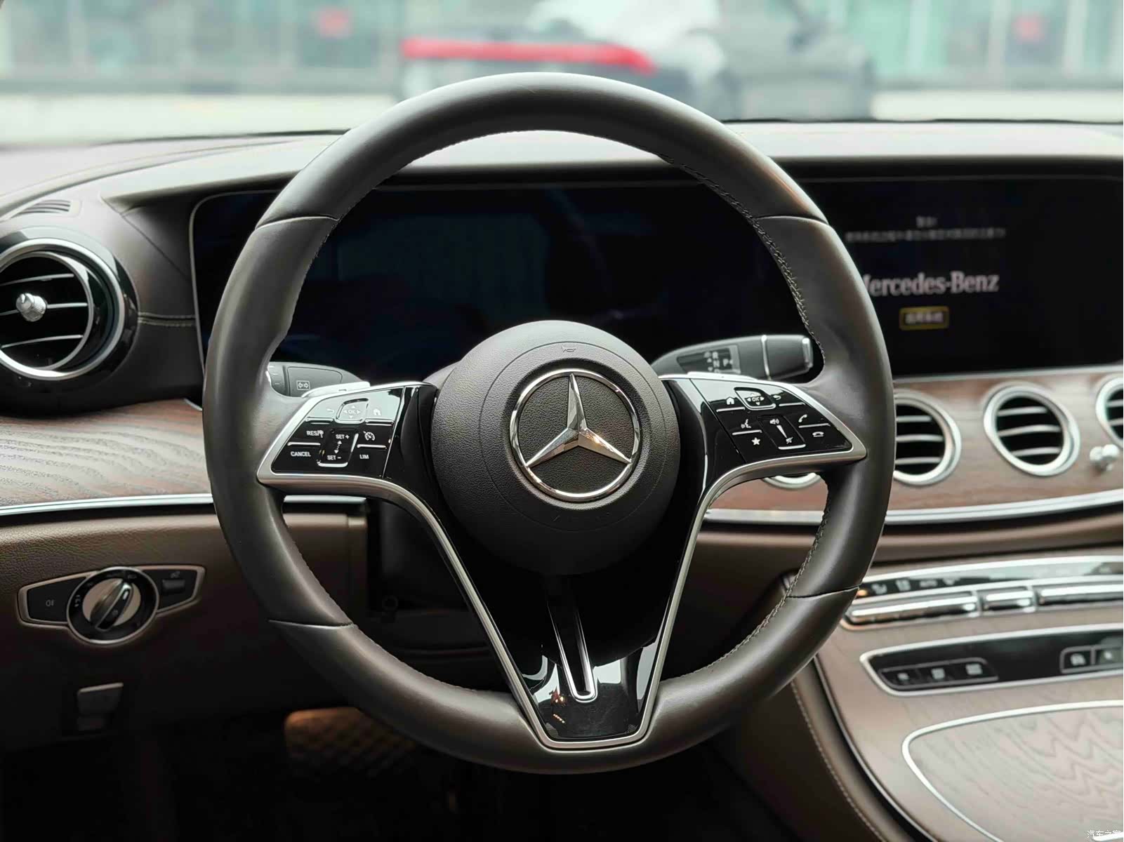 Mercedes-Benz E-Class, 2023 13