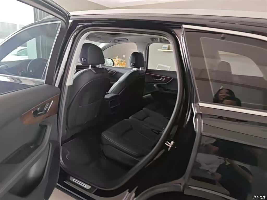 Audi Q7, 2025 6